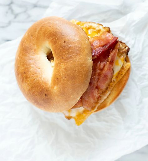 Bacon And Egg Bagel, Bacon Egg And Cheese Bagel, Bagel Sandwich Recipes, Bagel Breakfast Sandwich, Grilled Ham And Cheese, Cheese Bagels, Bacon Sandwich, Bacon Egg And Cheese, Grilled Ham