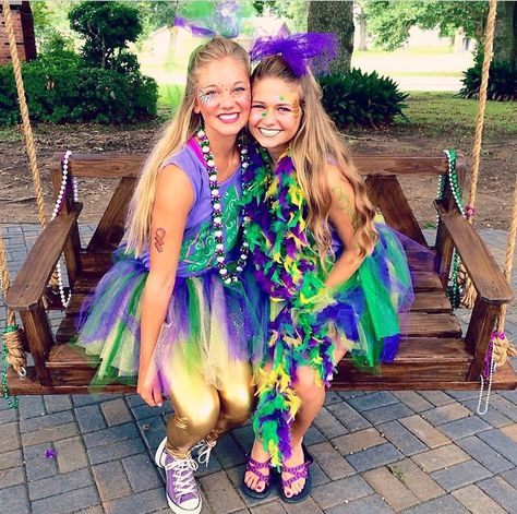 ULL Mardi Gras bid day Mardi Gras School Dance Outfits, Mardi Gras Spirit Week Outfit, Mardis Gras Outfit, Mardi Gras Bid Day, Mardi Gras Outfit Ideas, Mardi Gras Attire, Fat Tuesday Party, Mardi Gras Crafts, Mardi Gra