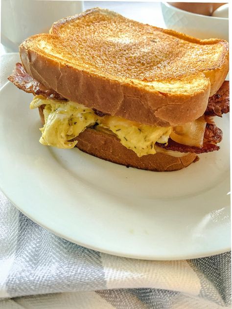 Bacon Egg Cheese Sandwich, Easy Egg Sandwich Breakfast, Eggslut Sandwich, Bacon Aesthetic, Bacon Egg And Cheese Biscuits, Egg And Bacon Sandwich, Bacon Egg Sandwich, Fried Egg Sandwich Recipe, Coffee And Sandwich