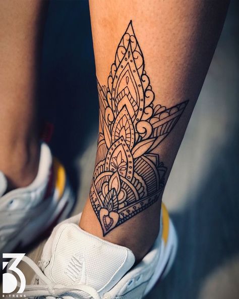 Mandala Lines, Mandala Tattoo Leg, Maori Tattoo Frau, Calf Tattoos For Women, Lower Leg Tattoos, Shin Tattoo, Simple Tattoos For Guys, Hip Tattoos Women, Leg Tattoos Women