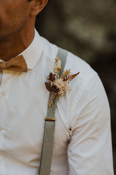 Mens Boutineers Wedding Boho, Rust And Green Boutonniere, Bootinterieur Wedding Boho, Organic Boutonniere, Boho Wedding Groom, Boutineer Wedding, Corsages Wedding, Country Western Wedding, Groomsmen Boutonniere