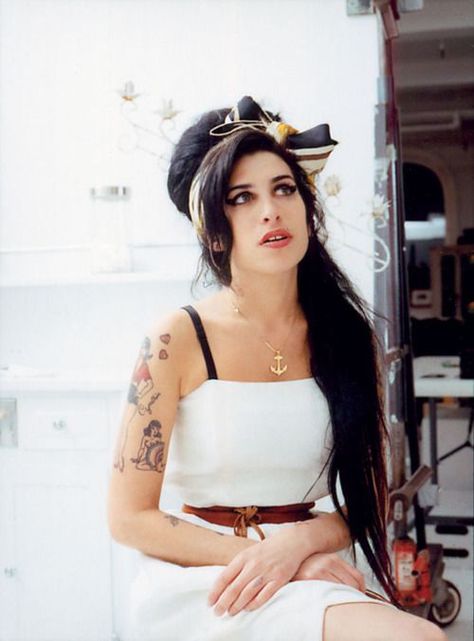 Amy winehouse black