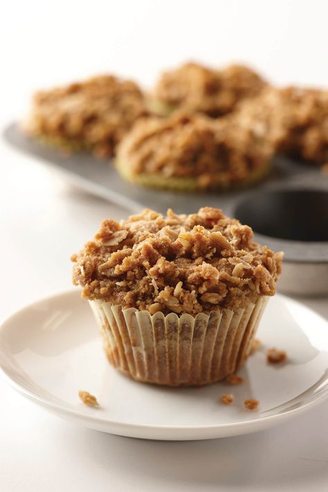 Apple Crisp Muffins | Iowa Food & Family Project Orange Muffins Easy, Apple Crisp Muffins, Cranberry Orange Muffin Recipe, Muffins Easy, Cranberry Orange Muffins, Orange Muffins, Frozen Cranberries, Easy Homemade Recipes, Unsweetened Applesauce