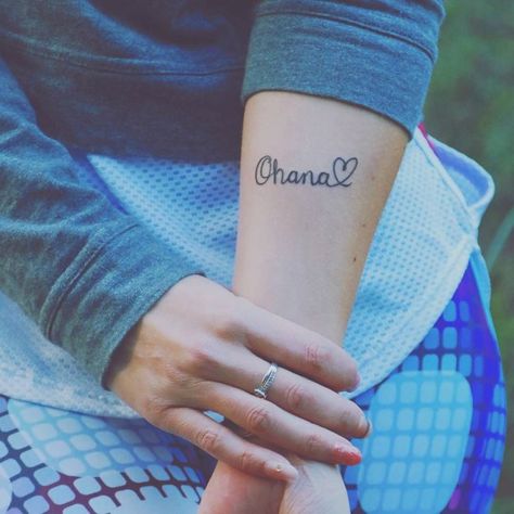 Ohana Tattoo Bedeutung Tropisches Tattoo, Tattoo Journal, Ohana Tattoo, Stitch Tattoo, Unalome Tattoo, Tattoo Trend, Bff Tattoos, Friendship Tattoos, Best Friend Tattoos