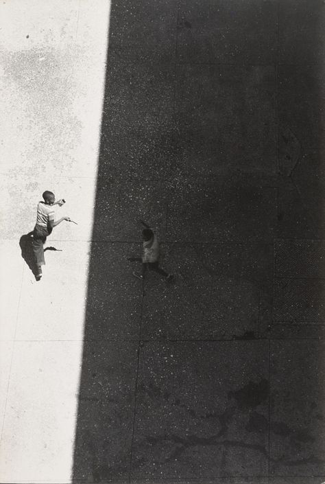 Roy DeCarava. Sun and Shade. 1952 Roy Decarava, Andre Kertesz, Henri Cartier Bresson, Gelatin Silver Print, Film Stills, Photojournalism, Museum Of Modern Art, Art Google, Community Art