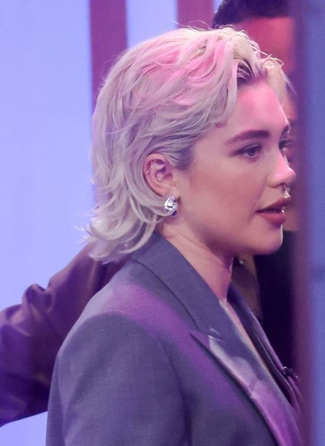 Florence Pugh Piercing, Florence Pugh Short Hair, Fire Haircut, Flo Pugh, Pixie Hair Color, Wet Look Hair, Short Textured Hair, Short Wavy Haircuts, Wavy Haircuts