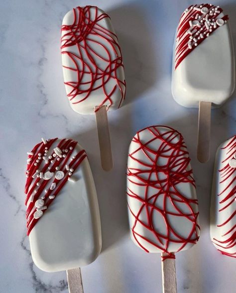 Red And White Dessert Table Ideas, Red And White Cakesicles, Red Candy Bar, Ideas Mesa Dulce, White Dessert Tables, Red Desserts, Cute Treats, Red Birthday Party, My Little Pony Cake