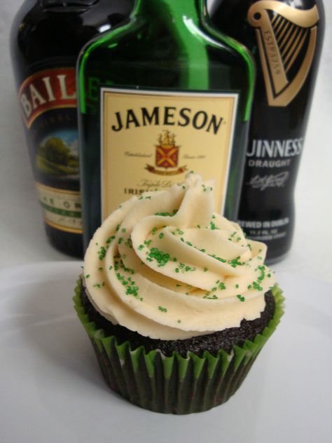 Guiness Cupcakes, Irish Car Bomb Cupcakes, Irish Cream Cupcakes, Irish Cream Frosting, Guinness Cupcakes, Irish Car Bomb, Irish Car, Car Bomb, St Patricks Day Food