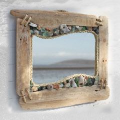 Espelho Coastal Mirrors, Tre Kunst, Driftwood Diy, Driftwood Mirror, Shell Mirror, Driftwood Projects, Driftwood Crafts, Sea Glass Crafts, Beach Crafts