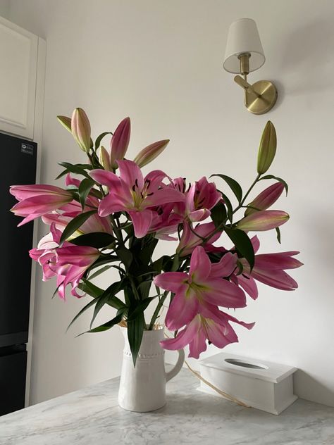 Flowers At Home, Lily Bouquet, Ap Art, Lily Flower, Art Stuff, Flower Vases, Art Inspo, At Home, Lily