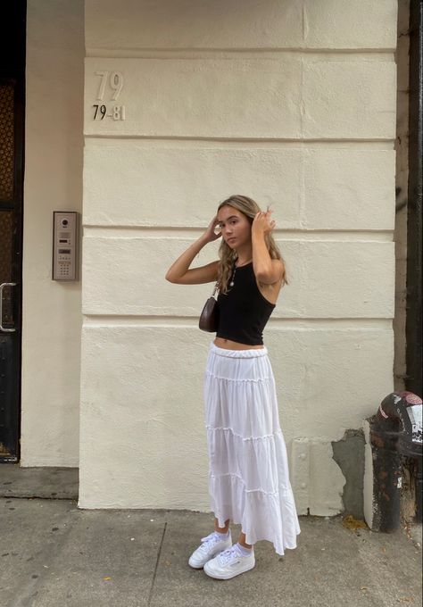 Cute Fits With Long Skirts, Europe Skirt Outfit, White Midi Skirt Outfit Ideas, Tiered Long Skirt Outfit, White Skirt Spring Outfit, Tiered Maxi Skirt Outfit Summer, Jeans Skort Ootd, White Layered Skirt Outfit, Midi White Skirt Outfit Summer