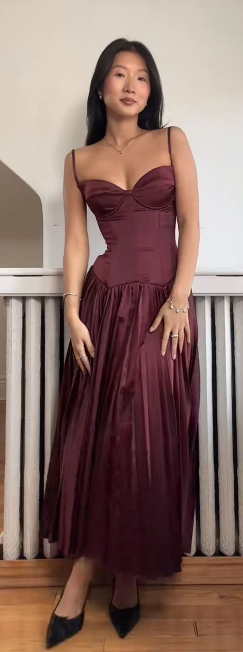 Cocktail Dress Classy, Feminine Luxury, Prom Dress Inspo, House Of Cb Dresses, Cute Prom Dresses, Grad Dresses, Elegant Dresses Long, Pleated Midi Dress, House Of Cb