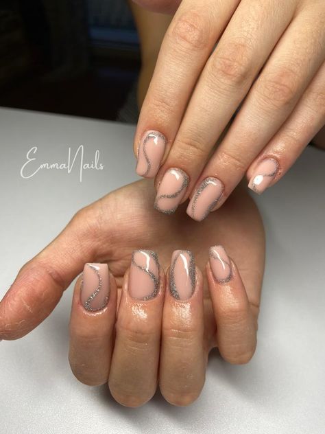 Glitter Line Nail Art, Silver Swirly Nails, Glitter Lines Nails, Glitter Squiggle Nails, Nails With Swirly Lines, Flash Nails Design, Flash Glitter Nail, Nail Art Square Nails, Nail Art Square