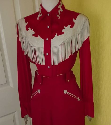 Cowgirl Style Dresses, Cowgirl Pageant Outfits, Flashy Western Outfits, Red Western Outfits Women, Red Rodeo Outfit, Retro Cowgirl Outfits, Vintage Cowgirl Outfits, 70s Western Fashion, Pageant Outfits