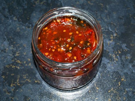 Chilli Jam Recipe, Chilli Chutney Recipes, Chilli Jam, Tomato Jam, Chilli Recipes, Jam And Jelly, Jam Recipe, Vegetable Drinks, Chutney Recipes