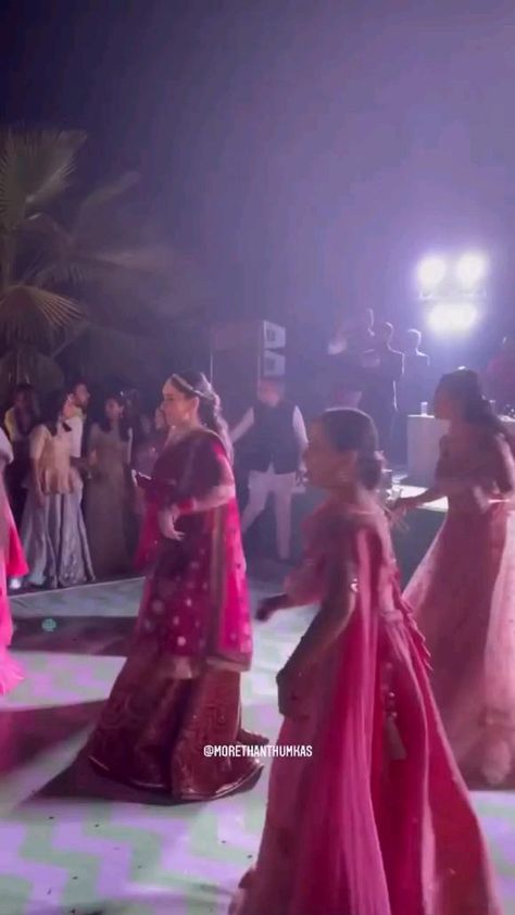 Sangeet Songs, Pakistani Wedding Dance, Indian Wedding Bridesmaids, Bride Dance, Wedding Dances, Bride Entry, Bridal Songs, Simple Dance, Wedding Dance Songs