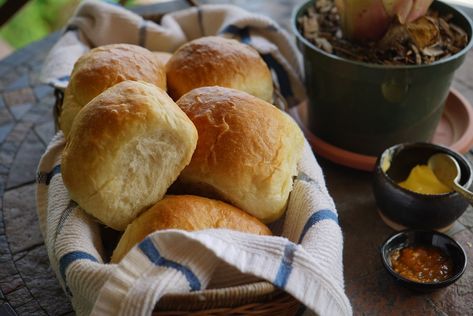 Hops Bread Recipe, Caribbean Foods, Trinidad Recipes, Trini Food, Roti Recipe, Trinidad Tobago, Christmas Menu, Jamaican Recipes, Caribbean Recipes