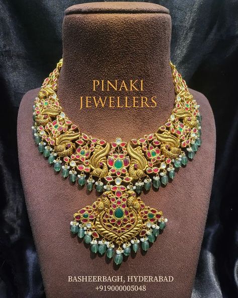 Kundan Lockets, Pinaki Jewellers, 22 Carat Gold Jewellery, Gold Jewels Design, Artificial Jewelry, Antique Gold Jewelry, Polki Jewellery, South Indian Jewellery, Gold Jewellery Design Necklaces