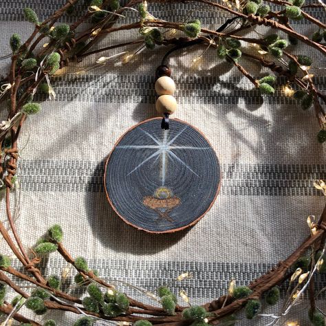 Nativity Ornaments Diy, Manger Scenes Nativity, Watercolor Ground, Burlap Christmas Decorations, The Star Of Bethlehem, Nativity Painting, Christmas Manger, Religious Ornaments, Diy Nativity