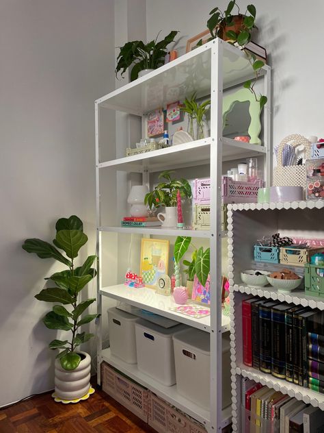 Big Shelf Decor Bedroom Ideas, Stuff To Put On Shelves, Vibey Room Aesthetic Cozy, Room Display Ideas, Aesthetic Shelves, Cute Shelf Decor, Shelf Room Decor, Room Shelf Decor, Shelf Aesthetic