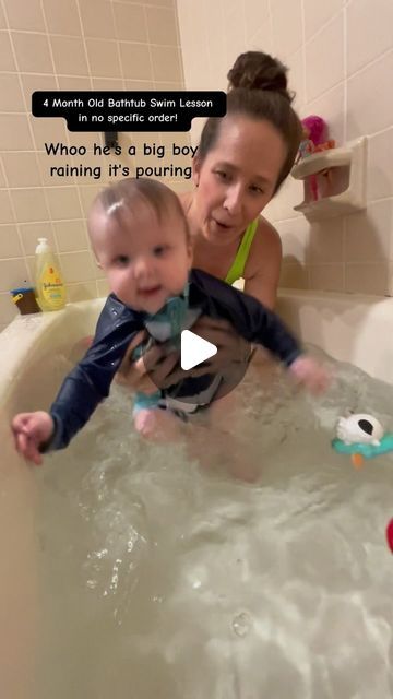 Infant Swim Lessons, Bathing A Newborn, How To Teach Kids To Swim, Teach Baby To Swim, Baby Swimming Lessons, 2 Month Old Baby, Swim Practice, Newborn Baby Care, Baby Workout