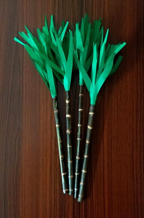 #makarsankranti #papersugarcane #kite #paperkite #pongal #bihu #festival #lohri #crafts #craft #craftideas #art #craftoninstagram #artandcraft #painting #paintings #makarsankranticrafts #pongalcrafts #lohricrafts #papercrafts #harvest #sugarcane #easypapercrafts #papercraftideas #diy #santhiscreations #paintingoftheday #handmade #homedecor Bihu Festival, Diy Kite Decorations, Kite Craft, Kite Decoration, Diy Kite, Kites Craft, Coconut Shell Crafts, Greeting Card Making, School Board Decoration