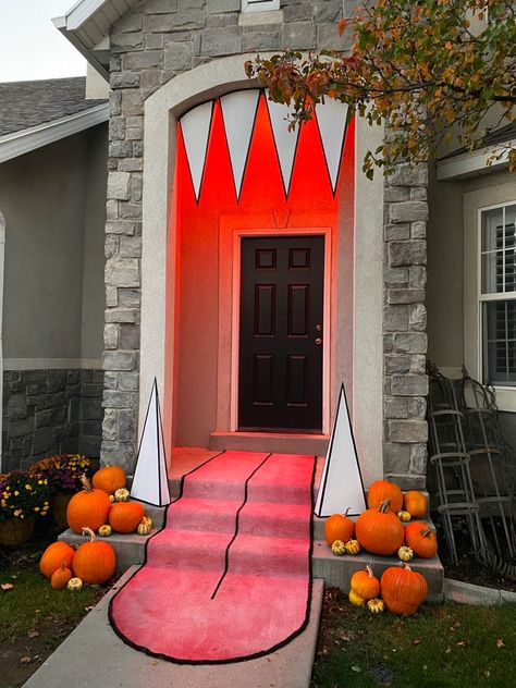 Monster Door Halloween, Halloween Decorations Outdoor 2023, Diy Monster House Halloween Decorations, Scary Front Porch Halloween Ideas Decoration, Silly Halloween Decorations, Halloween House Monster Face, Monster Mash Halloween Decorations, Monster House Decor, Front Yard Halloween Themes