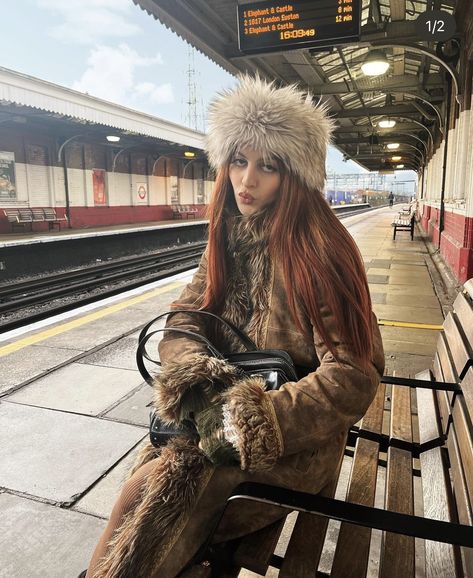 Hats Women Fashion, Frazzled English Woman Aesthetic, Eastern European Fashion, Fur Hat Outfit, Hat Outfit Winter, Hippie Boho Outfits, Fur Aesthetic, Frazzled English Woman, Sewer Rat