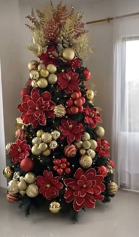 Unique Christmas Tree Themes, Pretty Christmas Decorations, Elegant Christmas Trees, Creative Christmas Trees, Christmas Tree Decorations Diy, Christmas Tree Inspiration, Christmas Themes Decorations, Luxury Christmas, Cool Christmas Trees