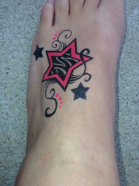 Scenecore Tattoo, Mcbling Tattoo Ideas, Mcbling Tattoo, Early 2000s Tattoos, Arm Tattoos Stars, 2000s Tattoo Ideas, Unique Star Tattoos, Scene Tattoos, Brass Knuckle Tattoo