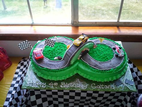 Race car birthday cake Racetrack Cake, Race Track Cake, Hot Wheels Cake, Race Car Cakes, 8th Birthday Cake, Cars Birthday Cake, Cars Cake, Hot Wheels Birthday, Hot Wheels Party