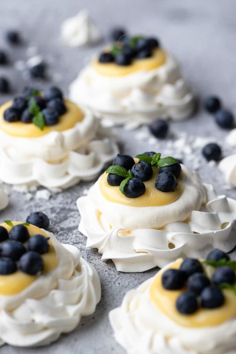 Mini Pavlova, Swedish Recipes, Baking Blog, Delicious Treats, Eat Me, Sweets Desserts, Pavlova, Layer Cake, Mini Cheesecake