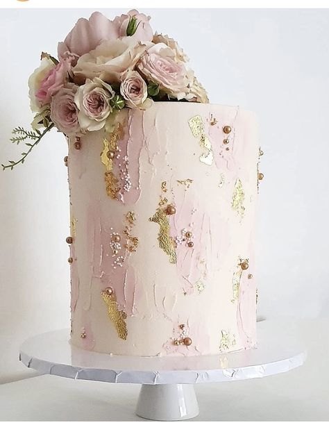 Modern Birthday Cakes, Gold Birthday Cake, Buttercream Cake Decorating, 60th Birthday Cakes, Elegant Birthday Cakes, Pink Birthday Cakes, Birthday Cakes For Women, Cakes For Women, Wedding Cakes With Cupcakes