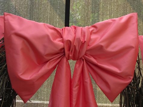 The Craft Tutor: How to Make a Big Bow Balloon Bow, No Sew Bow, Baby Crib Diy, Big Bow Dress, Bow Craft, Par Tee, Door Bow, Giant Bow, Fancy Bows