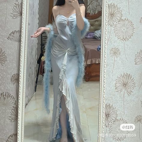 Ocean Prom Dress, Ethereal Dress Aesthetic, Fairytale Dress Aesthetic, Vintage Satin Dress, Diy Prom Dress, Video Fashion, Look Retro, Fantasy Dresses, Prom Dress Inspiration