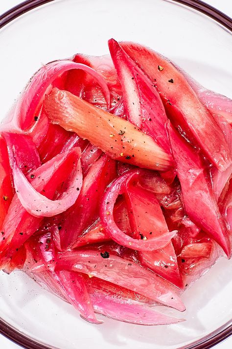 For an ingredient that’s not inherently sweet, rhubarb is frequently served as dessert. Enter: rhubarb and red onion agrodolce, the tart and savory-sweet condiment where rhubarb shines without being dessertified or laden with sugar. Agrodolce is a sweet-and-sour condiment that hails from Italy. Serve this rhubarb red onion agrodolce on grilled pork or lamb, stuffed into a grilled cheese, tossed with roasted spicy Brussels sprouts, or even over a steak salad with peppery greens. Pickled Rhubarb, Rhubarb Chutney, Red Onion Recipes, Roasted Rhubarb, Red Onion Relish, Foraged Food, Summer Foods, Onion Relish, Steak Salad