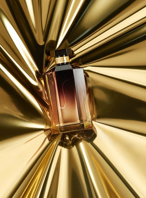 Stella McCartney - Jess Bonham Gold Perfume, Photography Set Up, Fragrance Photography, Glass Photography, Golden Texture, Perfume Photography, Cosmetics Photography, Gold Beauty, Beauty Products Photography