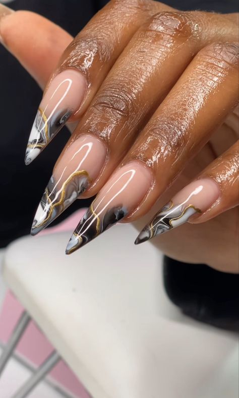 By @dje_Idn Marble Stiletto Nails, Stilleto Nails Designs, Velvet Nails, Nails Inspired, Acrylic Toe Nails, Elegant Nail, Sassy Nails, Elegant Nail Designs, Drip Nails