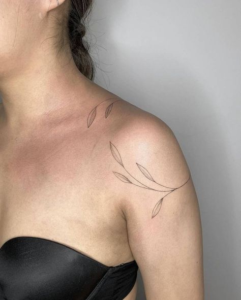 Wrapped Shoulder Tattoo, Upper Arm Leaves Tattoo, Arm Leaves Tattoos For Women, Leaves Arm Band Tattoo, Shoulder Cap Tattoos For Women Simple, Linework Shoulder Tattoo, Minimal Leaves Tattoo, Leaves Shoulder Tattoos For Women, Leaves Wrapped Around Shoulder Tattoo