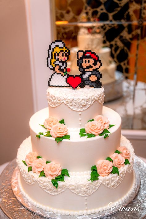 Nerdy Wedding Ideas | Eivan's Photography & Video Nerdy Wedding Ideas, Nerdy Christmas, Nerd Wedding, Nerdy Wedding, Anime Wedding, Geek Wedding, Dream Wedding Cake, Wedding Photo Ideas, Nerd Gifts