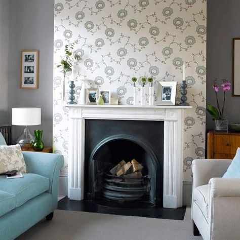 Statement wallpaper is all the rage… If you're thinking of wallpapering your chimney breast, you can't go wrong with our step-by-step guide Best Living Room Wallpaper, How To Wallpaper, Wallpaper Fireplace, Chimney Breast, Trendy Living Rooms, Traditional Living, Traditional Living Room, Fireplace Wall, Wallpaper Living Room