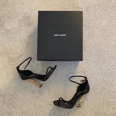 Highfashionfiles™ (@highfashionfiles) • Instagram photos and videos Louis Boutin Shoes, Lou Boutin Shoes, Heels Luxury, Ysl Shoes, Louboutin Heels, Bvlgari Bags, Celine Bag, Chloe Bag, Shoe Closet