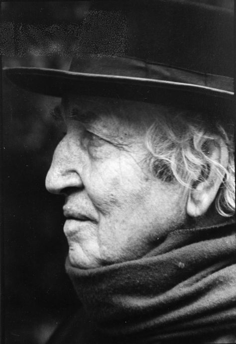 robert graves - Google Search William Saroyan, Ursula K Le Guin, Paul Auster, Robert Graves, Milan Kundera, Classical Greece, English Poets, Robert Mapplethorpe, Gabriel Garcia Marquez