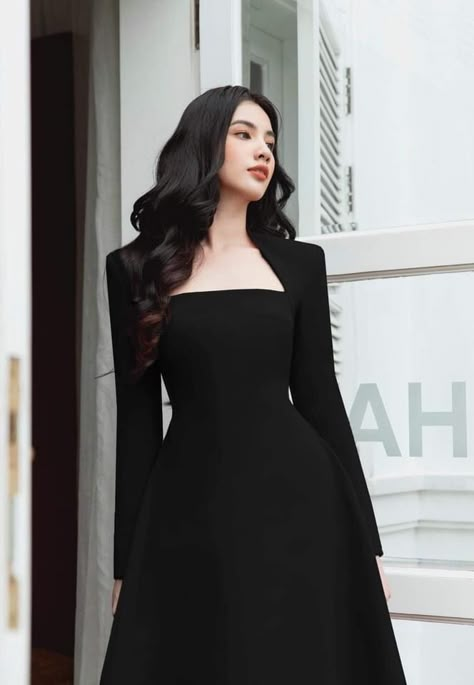 Vintage Dresses Aesthetic Formal, Elegant Black Dress With Sleeves, Black Dress Outfit Classy Elegant Formal, Korean Dresses Elegant, Korean Elegant Dress, Jeans Outfit Aesthetic, Outfit Ideas Winter, Black Dresses Classy, Elegant Dresses Classy