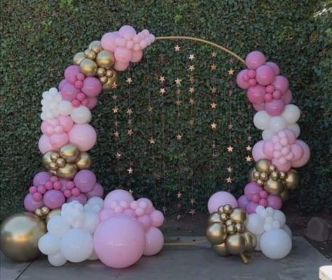 Balloon Arch Around Backdrop, Round Balloon Arch With Flowers, Pink Balloon Circle Arch, Round Balloon Garland Backdrop, Pastel Balloons Decoration, Balloon Hoop Backdrop, Circle Balloon Garland, Balloon Ring Decoration, Round Balloon Arch