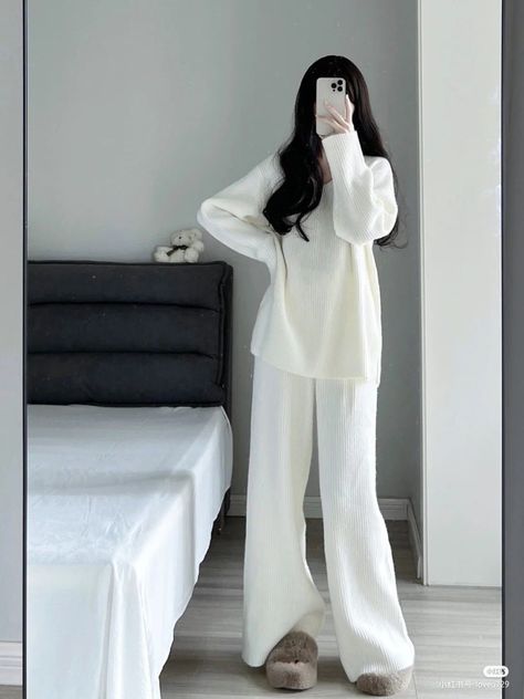 Korean Style Pants Outfit, Comfy Korean Outfits, Chinese Douyin, Korean Outfit Street Styles, Korean Casual Outfits, Tomboy Style Outfits, Korean Girl Fashion, Easy Trendy Outfits, Modest Fashion Outfits