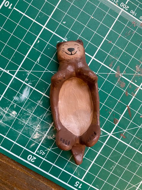 otter clay ceramic air drying cute otters Cute Pinch Pot Ideas, Animal Pinch Pots, Air Dry Clay Trinket Dishes, Pinch Pot Animals, Camp Canada, Pinch Pot Ideas, Air Drying Clay, Clay Inspo, Pinch Pot