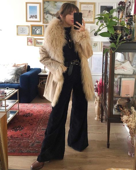 Penny Lane Coat Outfit Aesthetic, Penny Lane Coat Aesthetic, Penny Lane Almost Famous Outfits, Penny Lane Jacket Outfit, 70s Fur Coat Outfit, London Aesthetic Outfits Winter, Penny Lane Style, Pennylane Coat Outfit, Penny Lane Jacket