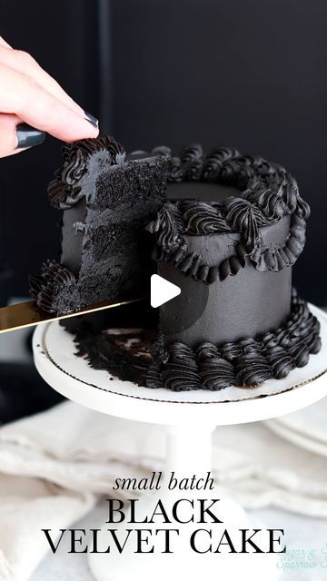 Black Velvet Cake Recipe, Vanilla Buttercream Recipe, Lemonade Cake Recipe, Black Velvet Cake, Caramel Apple Cake Recipe, Black Velvet Cakes, Strawberry Lemonade Cake, Fresh Strawberry Cake, Apple Spice Cake