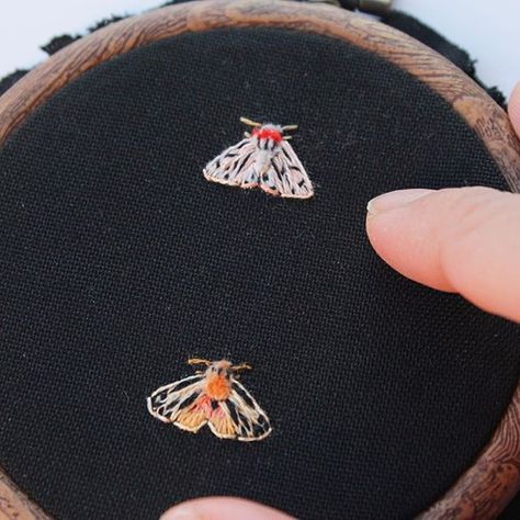 Ok, i can't keep this secret. I am working on a new embroidered pin collection and my subject is the patterns in nature. These two kind of tiger moths are little sneak peak of what's coming in 2018❤️ Make A Tassel, Crochet Rug Patterns, Nature Cross Stitch, Embroidery Stitches Tutorial, Cute Embroidery, Needle Work, Crochet Rug, Art Textile, Sneak Peak